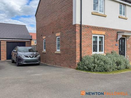 4 bedroom Detached house for sale in Anderby Close, Fernwood, NG24