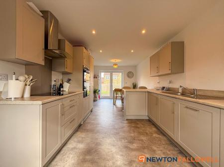 4 bedroom Detached house for sale in Anderby Close, Fernwood, NG24