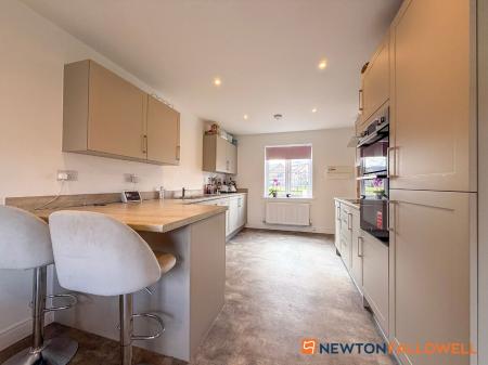 4 bedroom Detached house for sale in Anderby Close, Fernwood, NG24