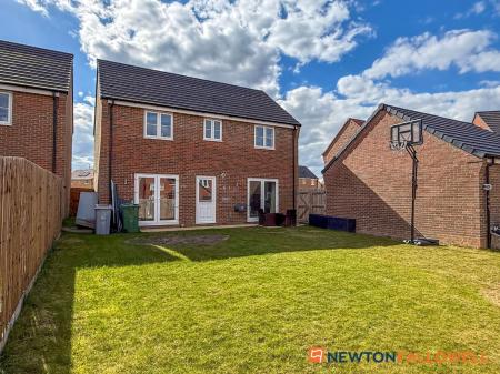 4 bedroom Detached house for sale in Anderby Close, Fernwood, NG24