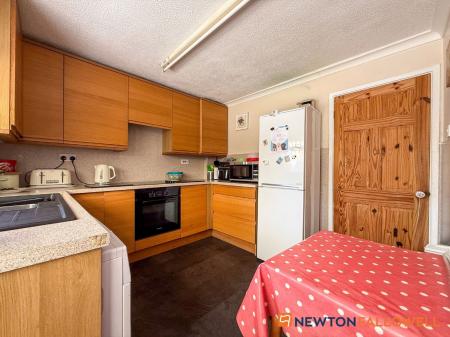 3 bedroom Detached bungalow for sale in Nelson Road, Balderton, NG24