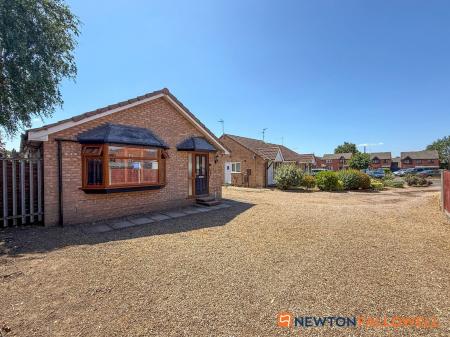 3 bedroom Detached bungalow for sale in Nelson Road, Balderton, NG24