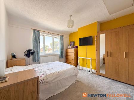 3 bedroom Semi-detached house for sale in Warwick Road, Balderton, NG24