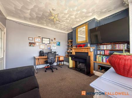 3 bedroom Semi-detached house for sale in Warwick Road, Balderton, NG24