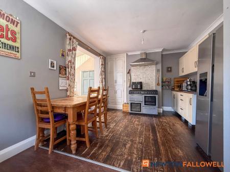 3 bedroom Semi-detached house for sale in Warwick Road, Balderton, NG24