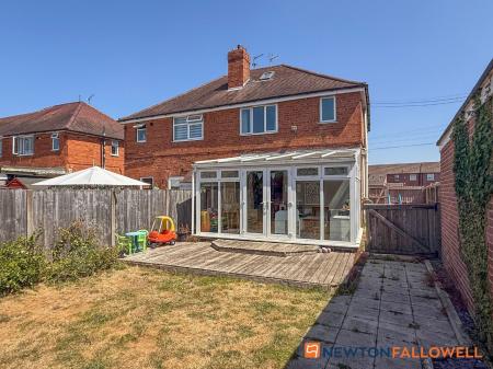 3 bedroom Semi-detached house for sale in Warwick Road, Balderton, NG24