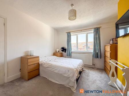 3 bedroom Semi-detached house for sale in Warwick Road, Balderton, NG24