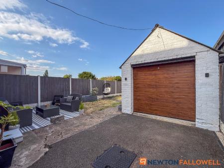 2 bedroom Semi-detached house for sale in Linton Close, Farndon, NG24