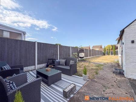 2 bedroom Semi-detached house for sale in Linton Close, Farndon, NG24