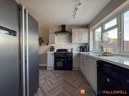 2 bedroom Semi-detached house for sale in Linton Close, Farndon, NG24