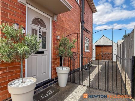 2 bedroom Semi-detached house for sale in Linton Close, Farndon, NG24