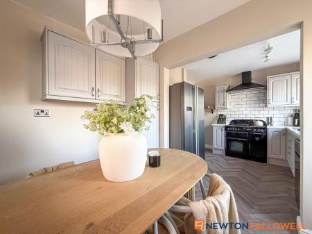 2 bedroom Semi-detached house for sale in Linton Close, Farndon, NG24