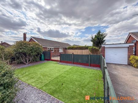 2 bedroom Semi-detached bungalow for sale in Russell Avenue, Balderton, NG24