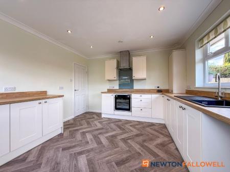 2 bedroom Semi-detached bungalow for sale in Russell Avenue, Balderton, NG24