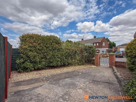 2 bedroom Semi-detached bungalow for sale in Russell Avenue, Balderton, NG24