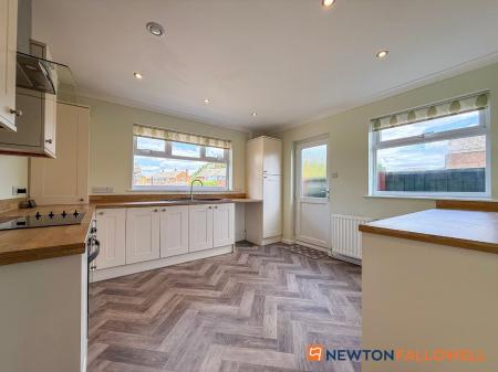 2 bedroom Semi-detached bungalow for sale in Russell Avenue, Balderton, NG24