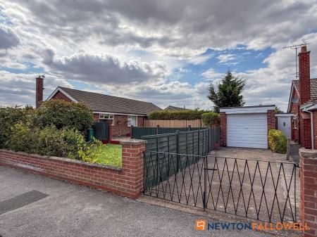 2 bedroom Semi-detached bungalow for sale in Russell Avenue, Balderton, NG24