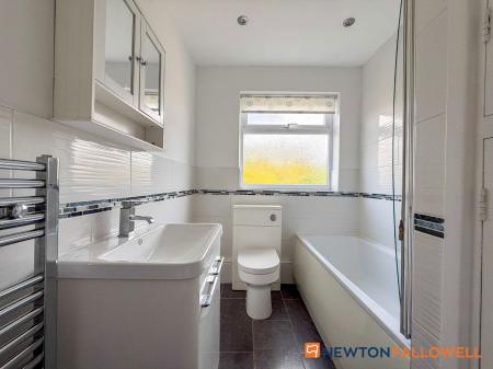 2 bedroom Semi-detached bungalow for sale in Russell Avenue, Balderton, NG24