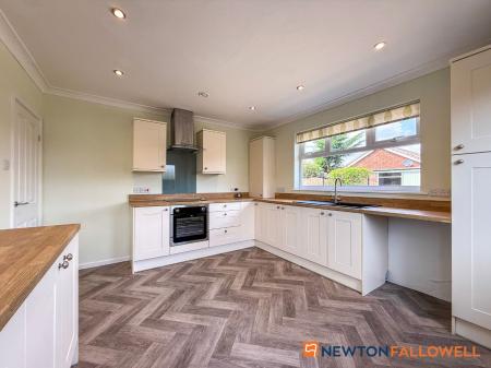 2 bedroom Semi-detached bungalow for sale in Russell Avenue, Balderton, NG24