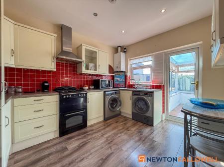 2 bedroom Semi-detached bungalow for sale in Fosse Road, Farndon, NG24