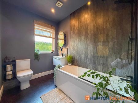 2 bedroom Semi-detached bungalow for sale in Fosse Road, Farndon, NG24
