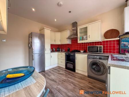 2 bedroom Semi-detached bungalow for sale in Fosse Road, Farndon, NG24