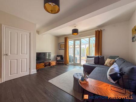 2 bedroom Semi-detached bungalow for sale in Fosse Road, Farndon, NG24