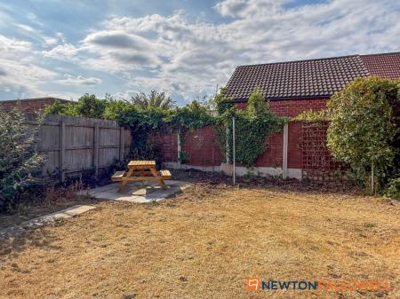 2 bedroom Semi-detached bungalow for sale in Fosse Road, Farndon, NG24