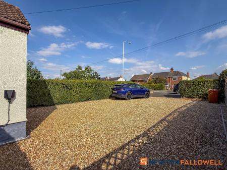 2 bedroom Semi-detached bungalow for sale in Fosse Road, Farndon, NG24