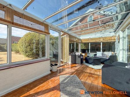 2 bedroom Semi-detached bungalow for sale in Fosse Road, Farndon, NG24