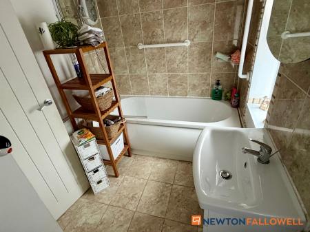 3 bedroom End of terrace house for sale in The Meadows, Farndon, NG24