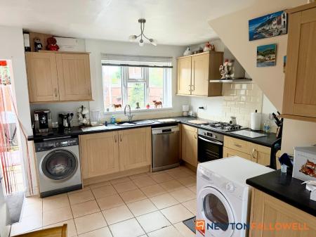 3 bedroom End of terrace house for sale in The Meadows, Farndon, NG24