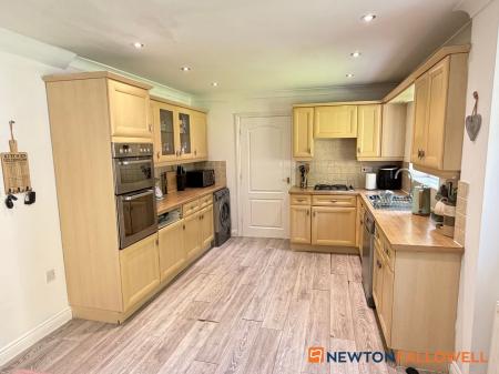 4 bedroom Detached house for sale in Bryans Close, Coddington, NG24