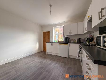 2 bedroom Terraced House for sale in Currie Road, Newark, NG24