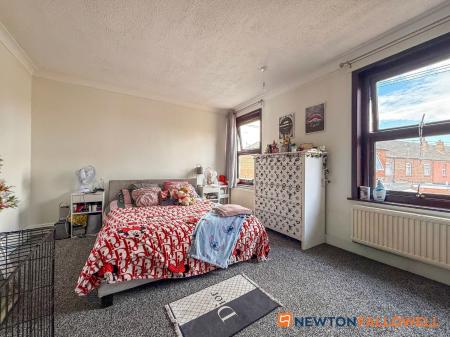 2 bedroom Terraced House for sale in Currie Road, Newark, NG24