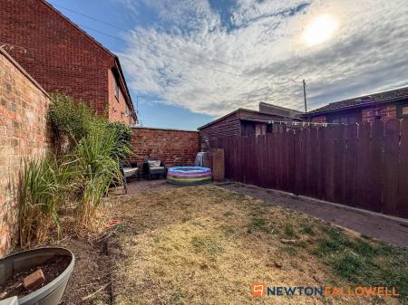 2 bedroom Terraced House for sale in Currie Road, Newark, NG24