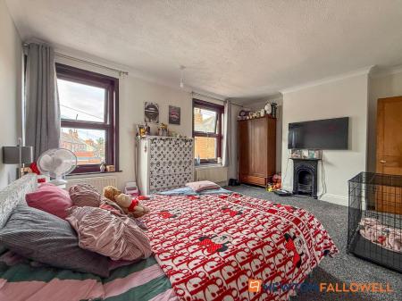 2 bedroom Terraced House for sale in Currie Road, Newark, NG24