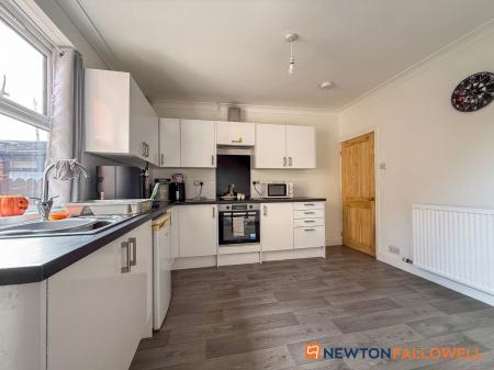 2 bedroom Terraced House for sale in Currie Road, Newark, NG24