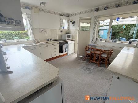 2 bedroom Detached bungalow for sale in Granby Drive, Balderton, NG24