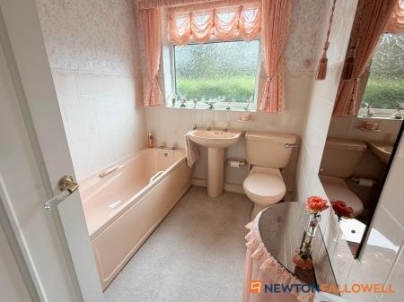 2 bedroom Detached bungalow for sale in Granby Drive, Balderton, NG24