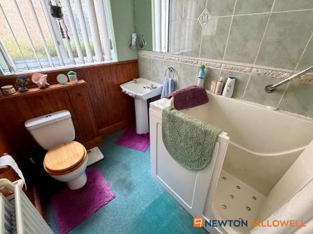 2 bedroom Bungalow for sale in Westborough Lane, Long Bennington, NG23