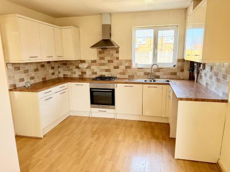 3 bedroom End of terrace house for sale in Cherry Holt, Newark, NG24