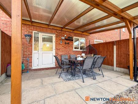 2 bedroom Terraced House for sale in Magdalene View, Newark, NG24