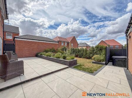 4 bedroom Detached house for sale in Westland Drive, Fernwood, NG24