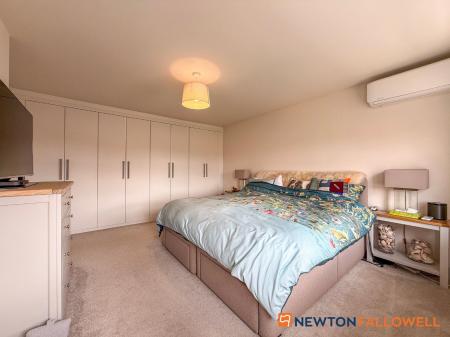 4 bedroom Detached house for sale in Westland Drive, Fernwood, NG24