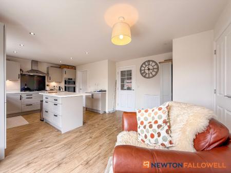 4 bedroom Detached house for sale in Westland Drive, Fernwood, NG24