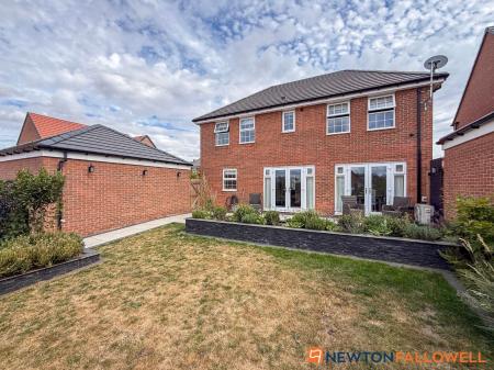 4 bedroom Detached house for sale in Westland Drive, Fernwood, NG24