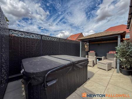 4 bedroom Detached house for sale in Westland Drive, Fernwood, NG24