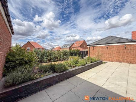 4 bedroom Detached house for sale in Westland Drive, Fernwood, NG24
