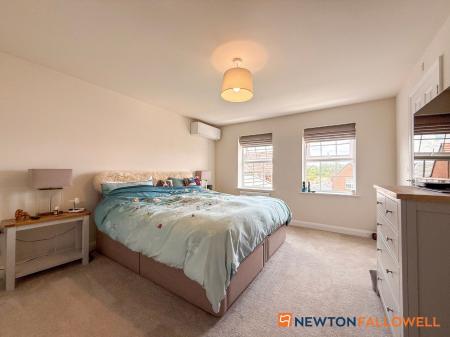 4 bedroom Detached house for sale in Westland Drive, Fernwood, NG24